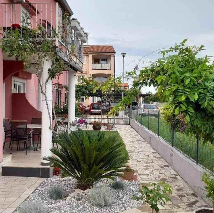 Apartments Dragica Porec Exterior photo